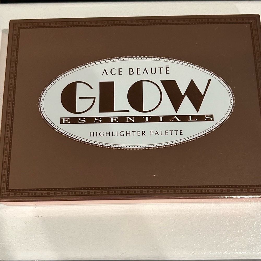 Ace Beaute Glow Essentials Highlighter Palette in Tan